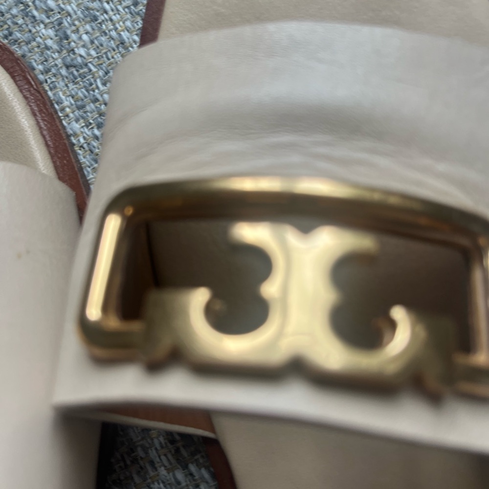 Tory Burch Gold Logo Cream leather Slides  size 8.5 - Picture 8 of 9